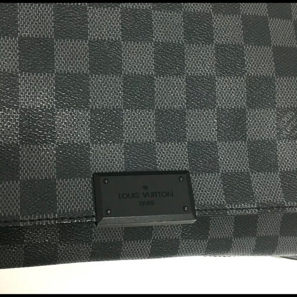 Louis Vuitton Damier Graphite Messenger MM - Picture 2 of 8